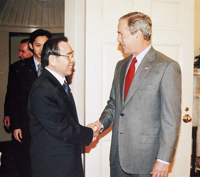 Thủ tướng Phan Văn Khải tại buổi hội đàm với Tổng thống Mỹ G.J.Bush tại Nhà Trắng, ngày 21/6/2005. (Ảnh: Thế Thuần/TTXVN)