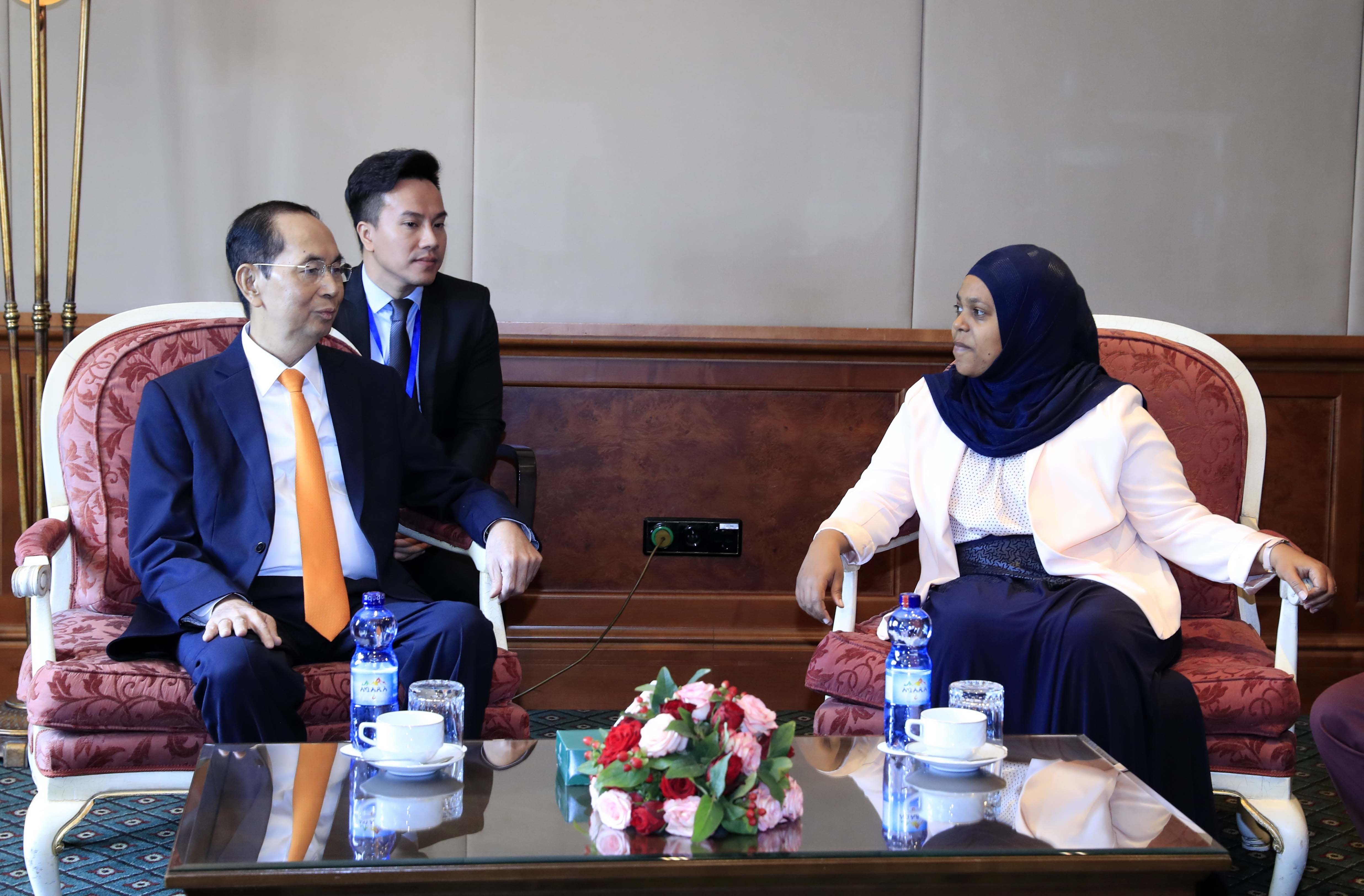 Le présidente du Vietnam

 a également rencontré Keria Ibrahim, présidente de la Chambre des représentants de l’Éthiopie.Photo: VNA