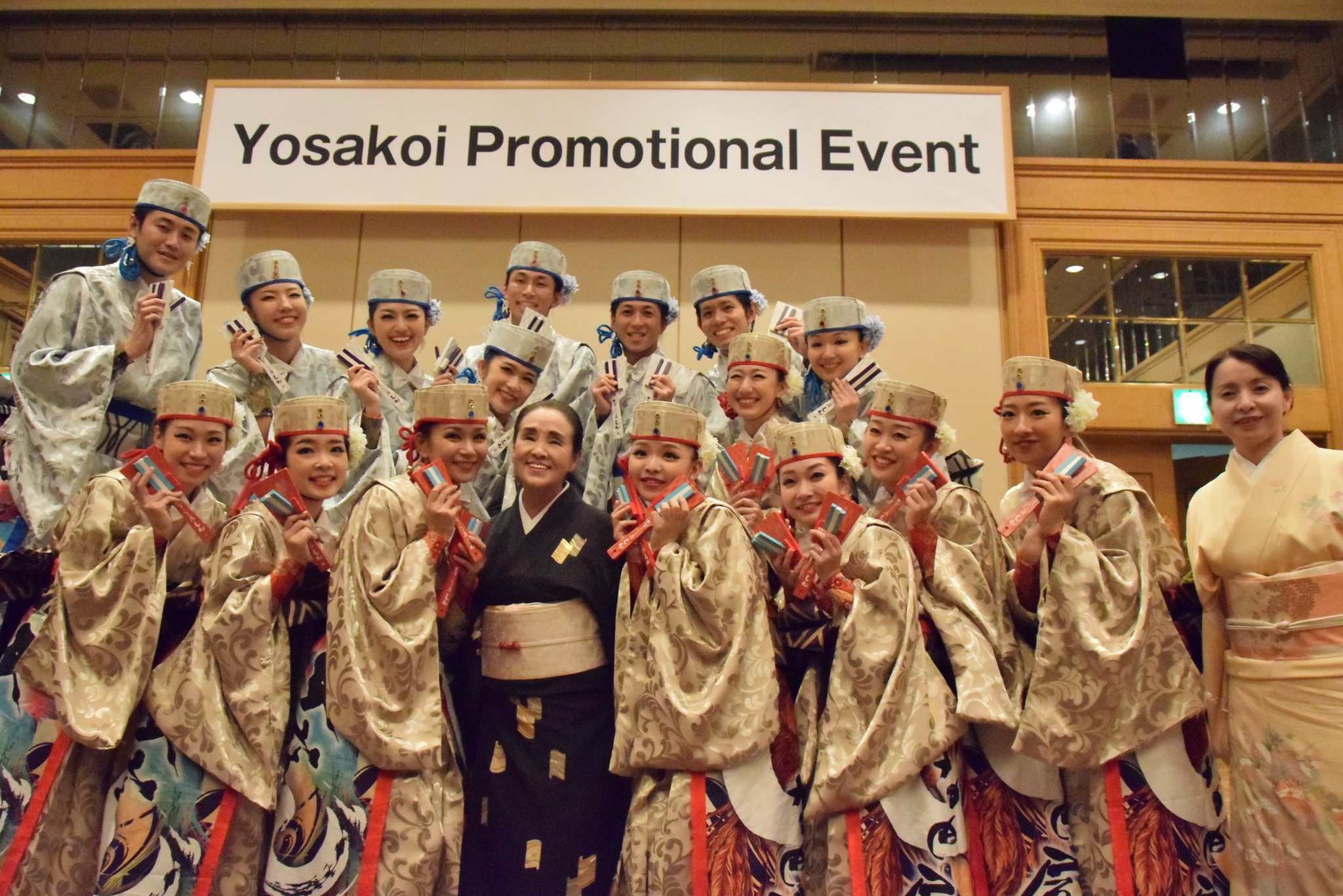 Một đội nhảy Yosakoi tại sự kiện quảng bá Yosakoi ở Tokyo. (Ảnh: Đào Thanh Tùng/Vietnam+)