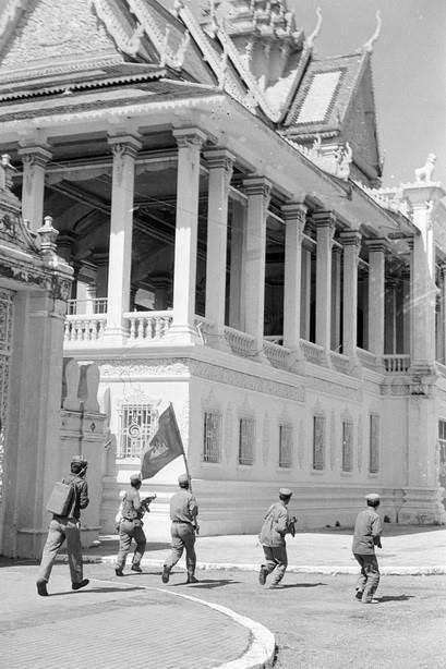 1979年1月7日上午柬埔寨革命军进入金边皇宫。图自越通社
