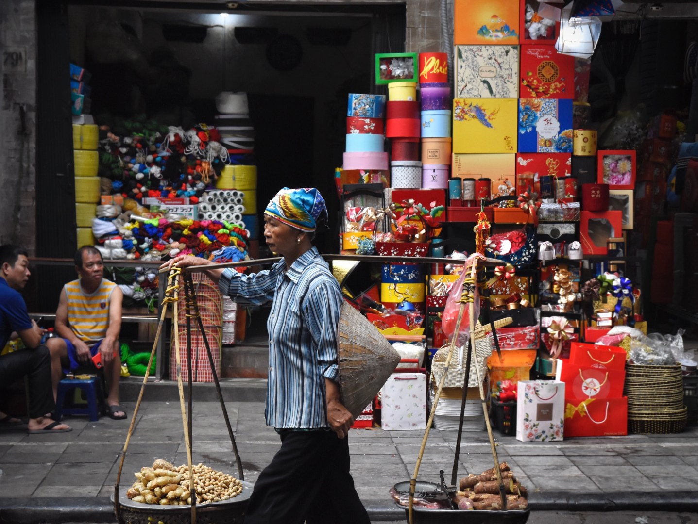 Ngắm Hà Nội qua những gánh hàng rong – Mega Story