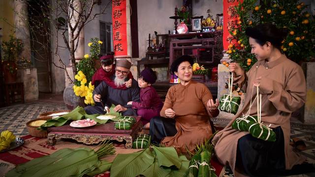 VIETNAMESE PEOPLE PRESERVING CULTURAL VALUES OF TRADITIONAL TET - Vimarsana News